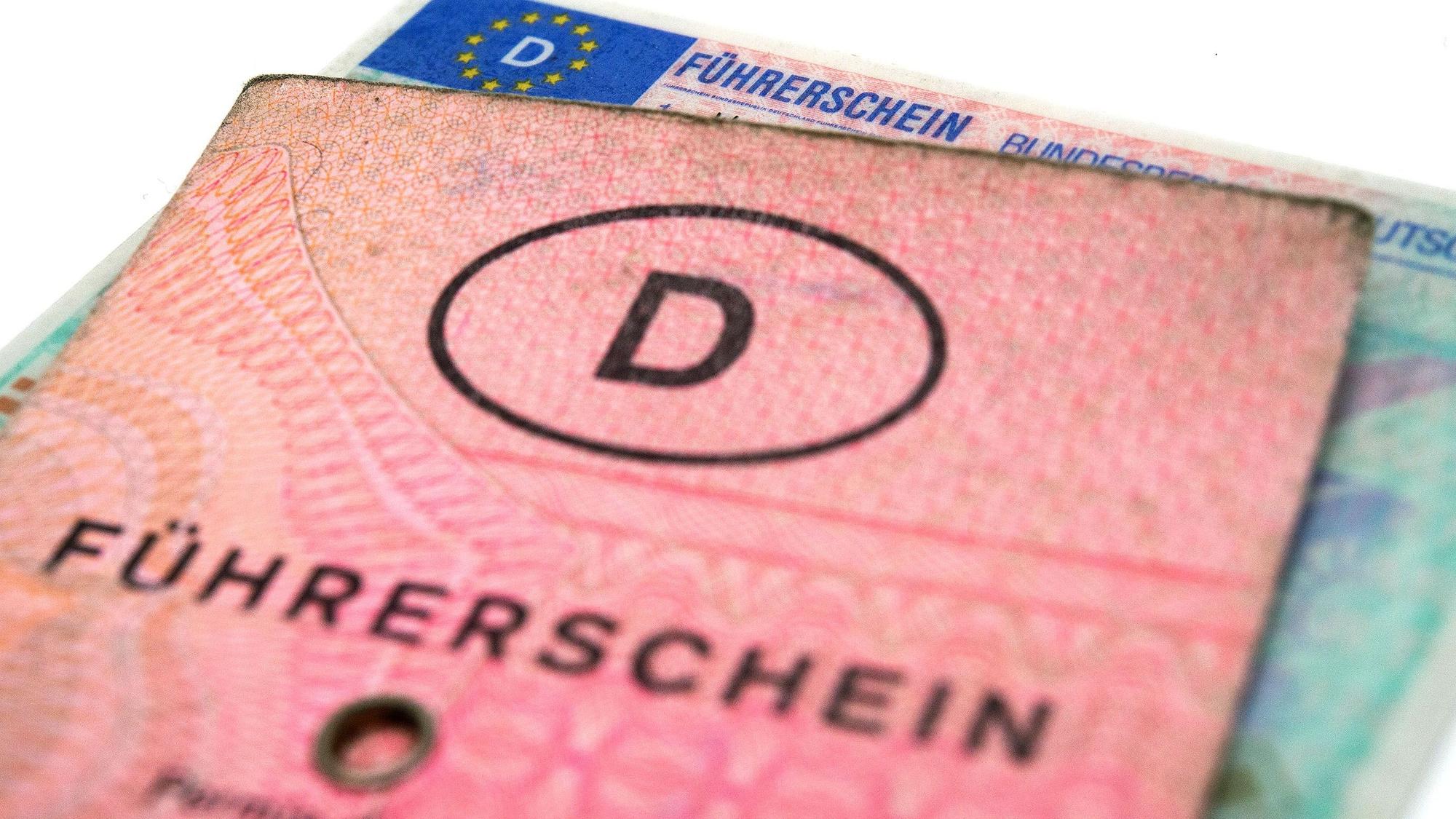 Bis 19. Januar müssen die Jahrgänge 1965 bis 1970 den alten rosa Führerschein eintauschen. Redakteurin Cordula Orphal hat den Selbsttest gemacht.