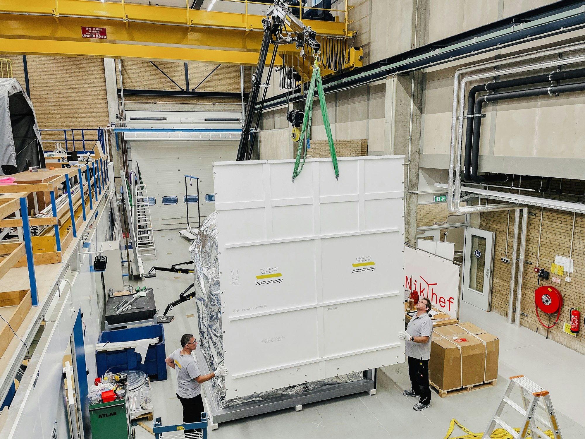 Auf dem Bild ist die Anpassung der Transportbox zu sehen.