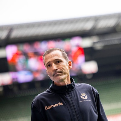 GER, FFBL, SV Werder Bremen vs Bayer Leverkusen / 12.10.2024, WESERSTADION, GER, FFBL, SV Werder Bremen vs Bayer Leverkusen im Bild Roberto Pätzold Cheftrainer Bayer Leverkusen vor dem Spiel, *** GER, FFBL, SV Werder Bremen vs Bayer Leverkusen 12 10 2024, WESERSTADION, GER, FFBL, SV Werder Bremen vs Bayer Leverkusen in the picture Roberto Pätzold head coach Bayer Leverkusen before the match, nordphotoxGmbHx/xRauch nph00251