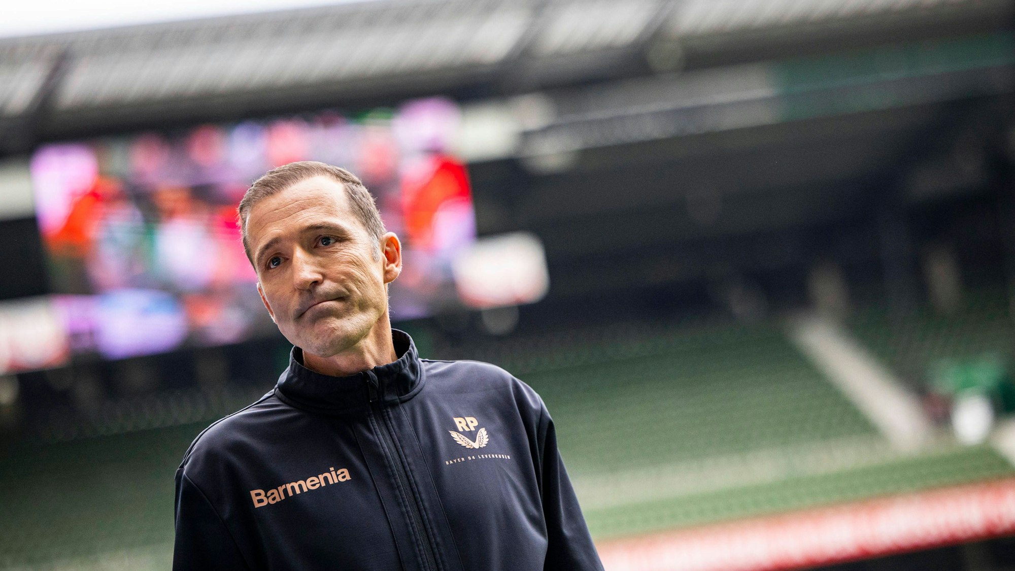 GER, FFBL, SV Werder Bremen vs Bayer Leverkusen / 12.10.2024, WESERSTADION, GER, FFBL, SV Werder Bremen vs Bayer Leverkusen im Bild Roberto Pätzold Cheftrainer Bayer Leverkusen vor dem Spiel, *** GER, FFBL, SV Werder Bremen vs Bayer Leverkusen 12 10 2024, WESERSTADION, GER, FFBL, SV Werder Bremen vs Bayer Leverkusen in the picture Roberto Pätzold head coach Bayer Leverkusen before the match, nordphotoxGmbHx/xRauch nph00251