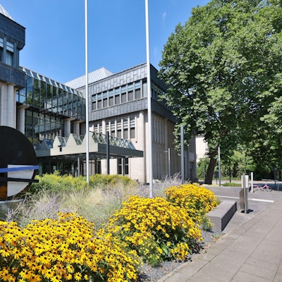 Die Filiale Köln der Deutschen Bundesbank am Gustav-Heinemann-Ufer 96 in Rodenkirchen. Hier startete der Geldtransporter, der am Freitag (27.12.2024) offenbar überfallen werden sollte.