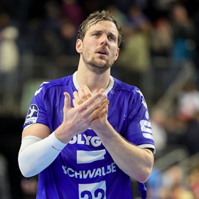 Kentin Mahe´reckt die Hände in Verzweiflung.