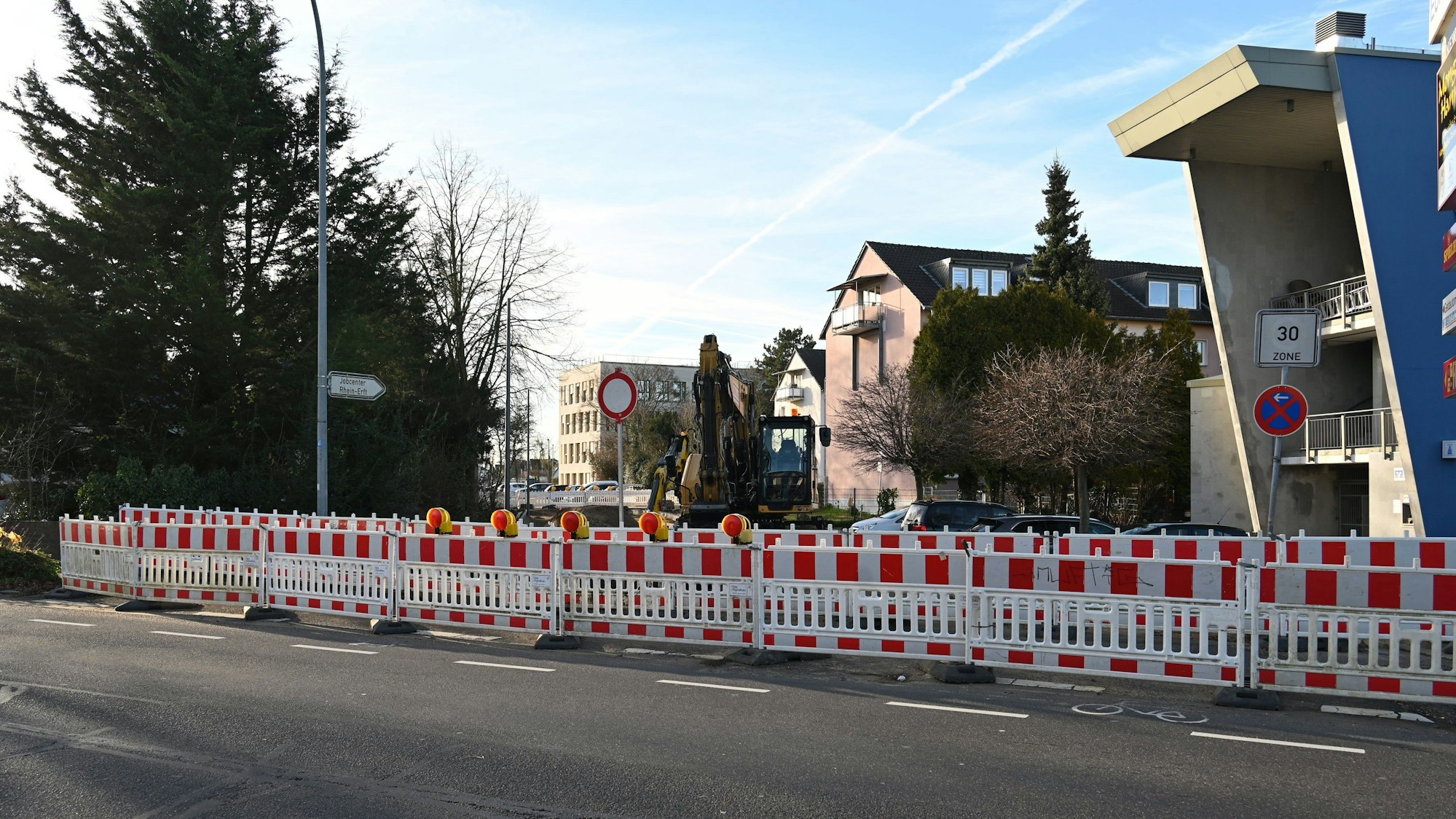 Das Foto zeigt eine Baustellen-Absperrung in Kerpen.