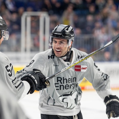 3:1 fuer Koeln durch Kammerer, Maximilian Koelner Haie, 9, GER, Adler Mannheim vs Koelner Haie, Deutsche Eishockey Liga, 31. Spieltag, Saison 2024/2025, 28.12.2024 GER, Adler Mannheim vs Koelner Haie, Deutsche Eishockey Liga, 31. Spieltag, Saison 2024/2025, 28.12.2024 Mannheim *** 3 1 for Cologne by Kammerer, Maximilian Koelner Haie, 9 , GER, Adler Mannheim vs Koelner Haie, Deutsche Eishockey Liga, 31 Spieltag, Saison 2024 2025, 28 12 2024 GER, Adler Mannheim vs Koelner Haie, Deutsche Eishockey Liga, 31 Spieltag, Saison 2024 2025, 28 12 2024 Mannheim Copyright: xEibner-Pressefoto/StefanxMayerx EP_SMR