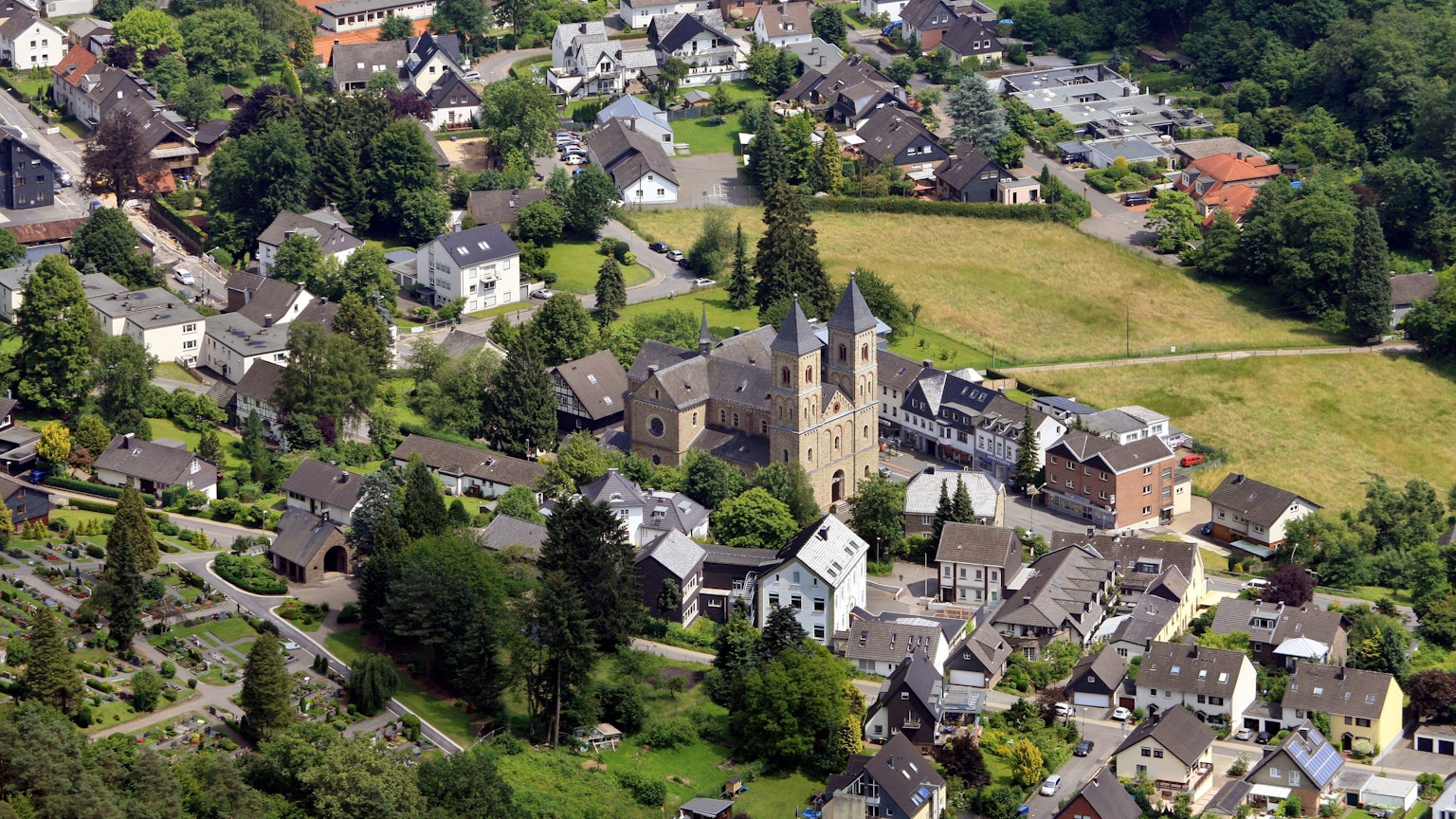 Eine Luftbildaufnahme des Sülztaler Doms.