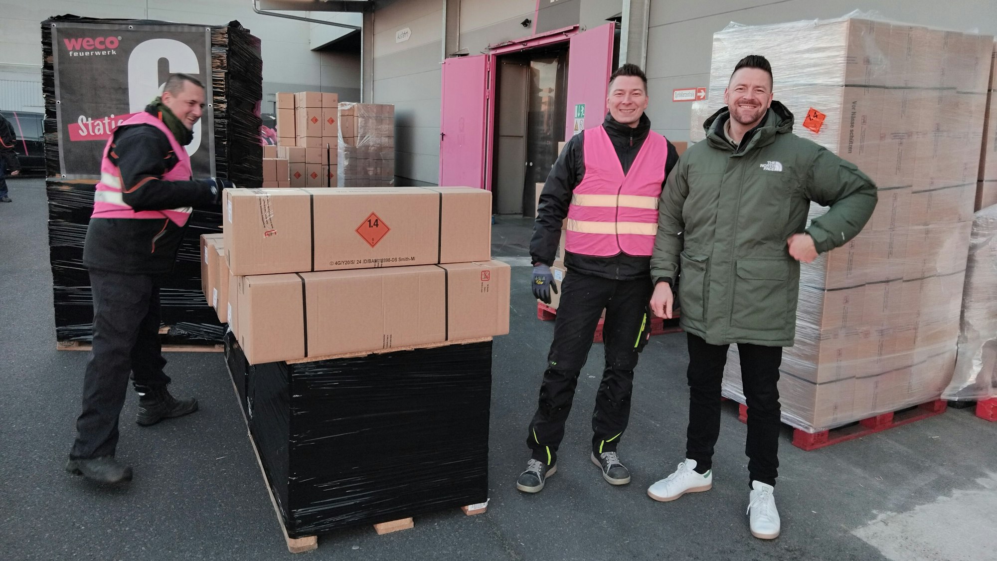 Die Mitarbeiter von Weco sind gut vorbereitet für den Verkauf der Überrasuchungspakete.