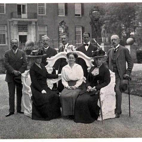 Gruppenbild aus dem Tagebuchband mit Kaiser Wilhelm II. und Alfred Haehner