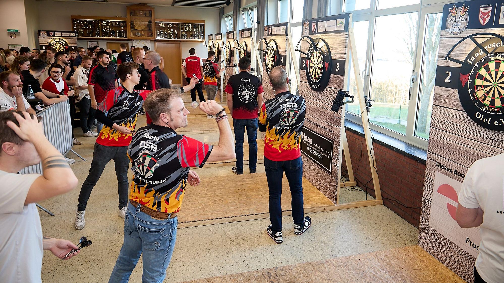 An insgesamt zehn Scheiben wird im Bürgerhaus in Schleiden-Herhahn Darts gespielt.