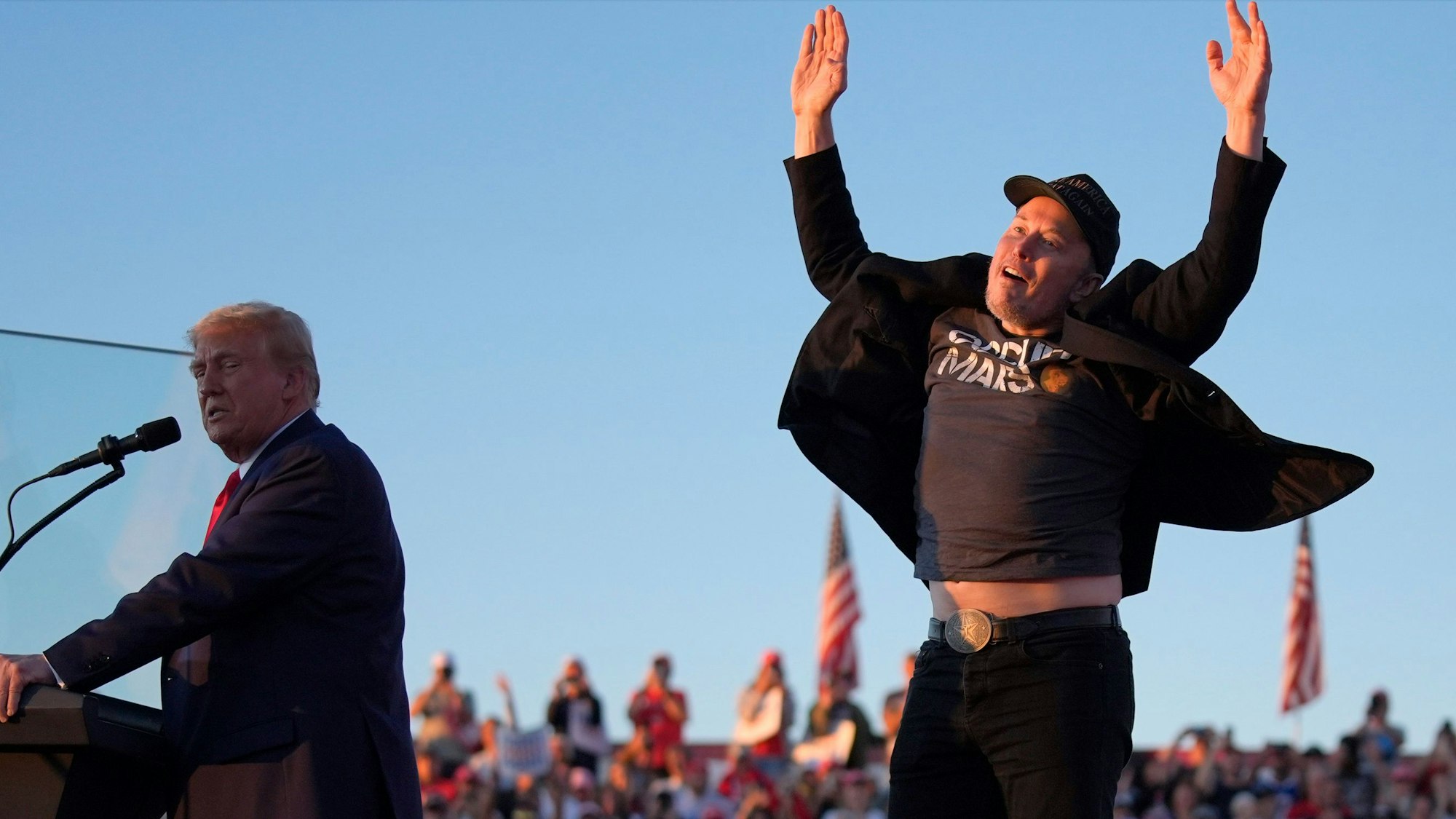 Elon Musk hat sich erfolgreich bei Donald Trump angebiedert, um Vorteile für sich herauszuschlagen. In Deutschland versucht er es jetzt mit der AfD.