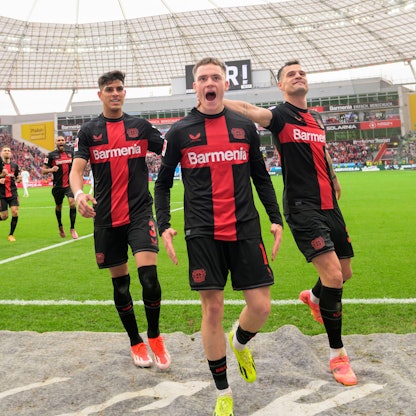 Jubel beim „Meisterspiel“ gegen Bremen im April: Florian Wirtz mit Piero Hincapie (l.) und Granit Xhaka.