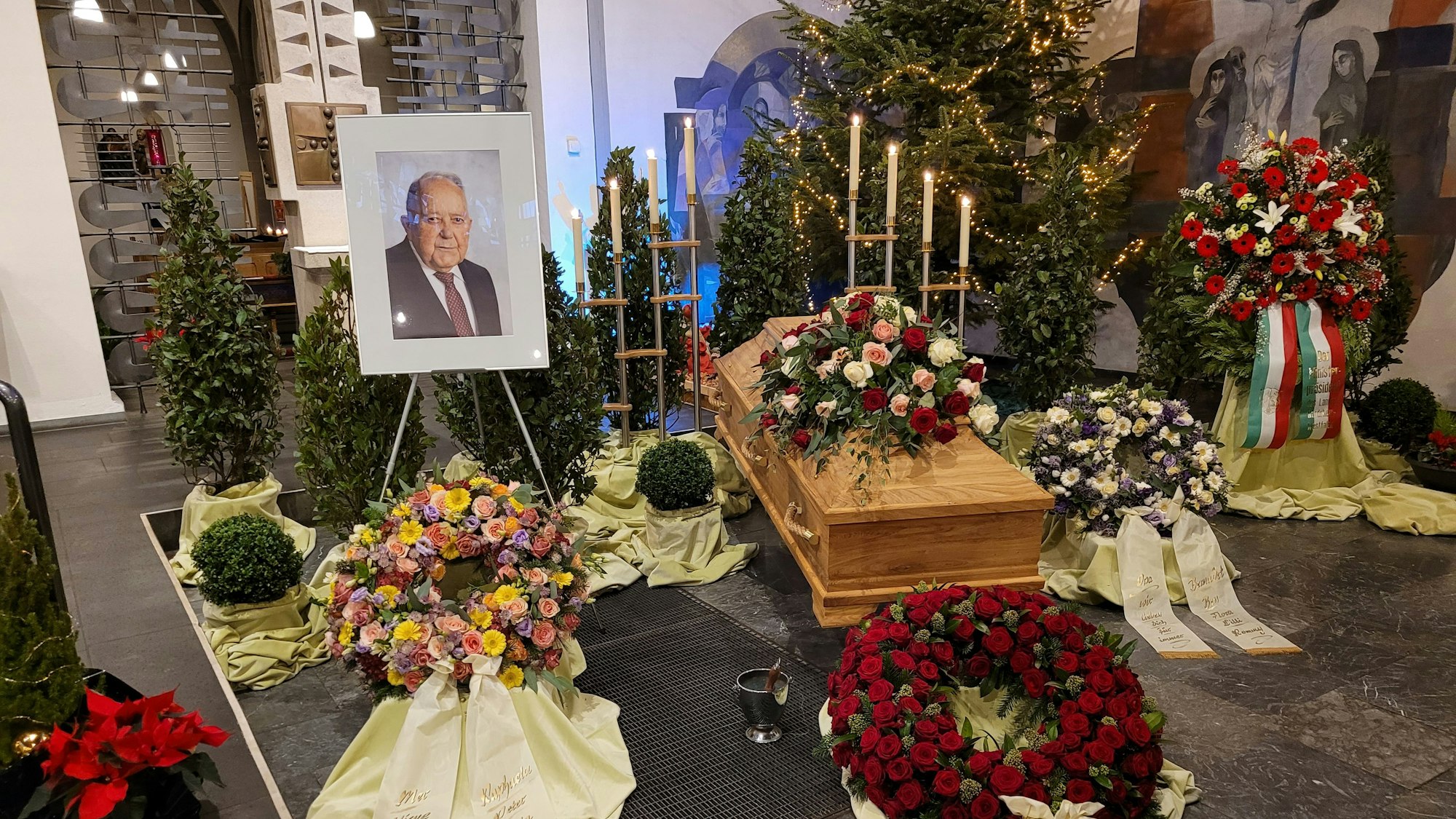 Die Trauerfeier für Dr. Bernhard Worms fand Ende Dezember 2024 in der Pfarrkirche St. Kosmas und Damian statt.