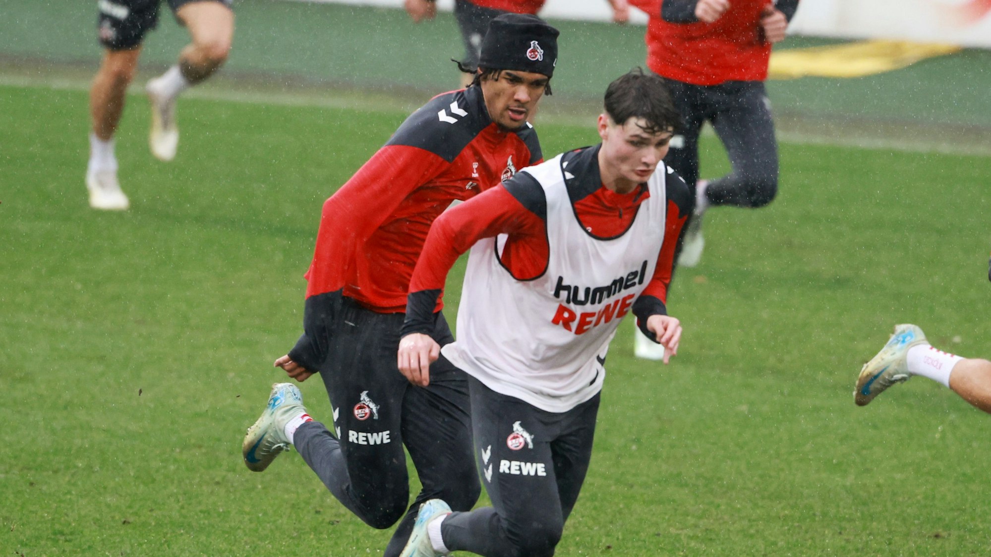 1. FC Köln, Training, von links: Damion Downs, Jaka Cuber Potocnik (1. FC Köln), 19.12.2024, Bild: Herbert Bucco