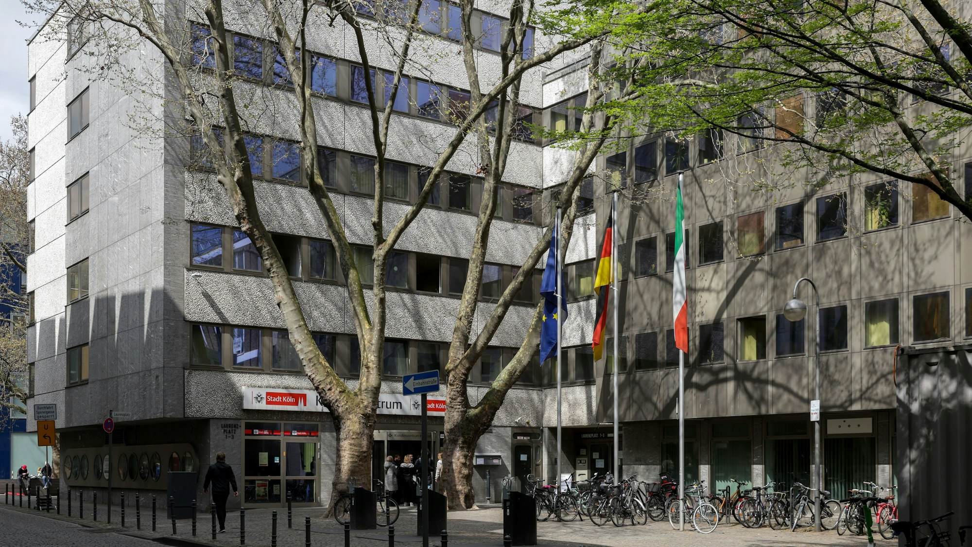 Außenansicht des Kundenzentrums Innenstadt am Laurenzplatz.