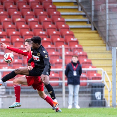 Fortuna Kölns Nachwuchs-Verteidiger Abdul Bance (vorne)