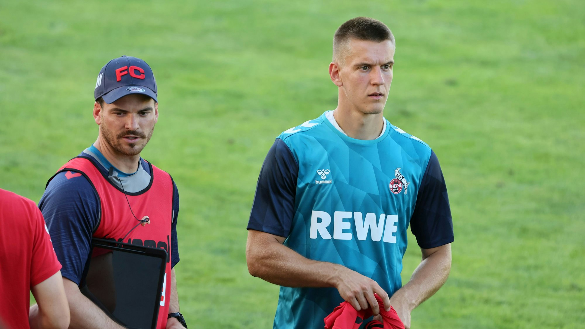 1. FC Köln, Trainingslager in Bad Waltersdorf (Österreich), Testspiel gegen Udinese Calcio in St. Veit an der Glan, von links: Max Weuthen, Florian Dietz (1. FC Köln), 27.07.2024, Bild: Herbert Bucco