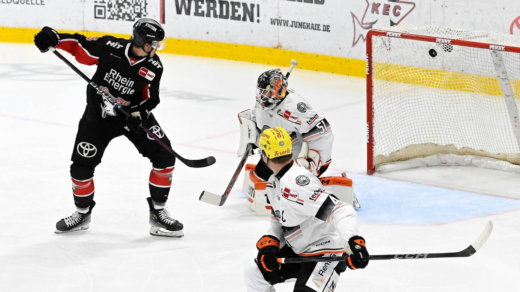 Die Kölner Haie gewinnen das letzte Spiel des Jahres gegen Frankfurt (Archivbild).