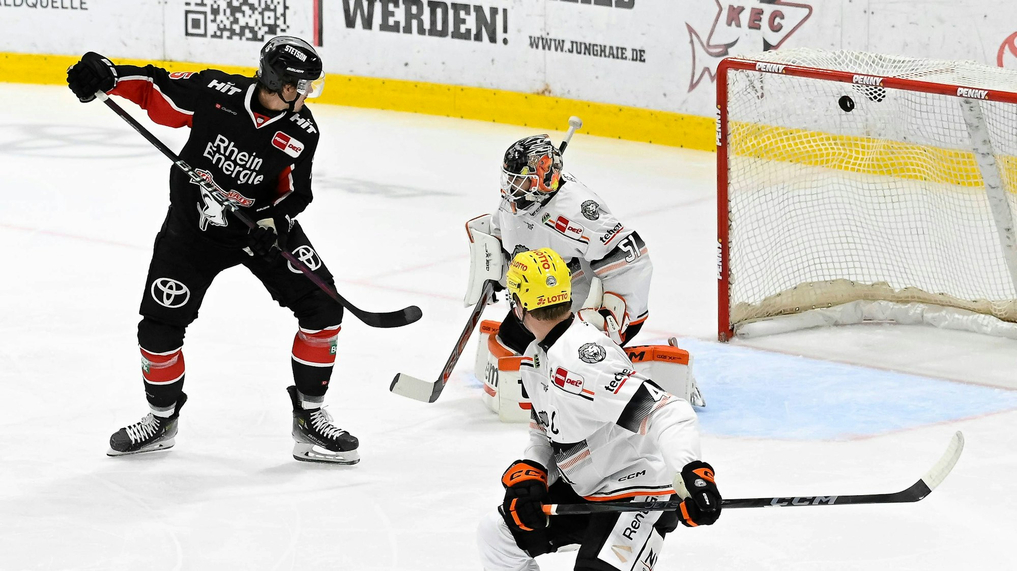 Die Kölner Haie gewinnen das letzte Spiel des Jahres gegen Frankfurt (Archivbild).