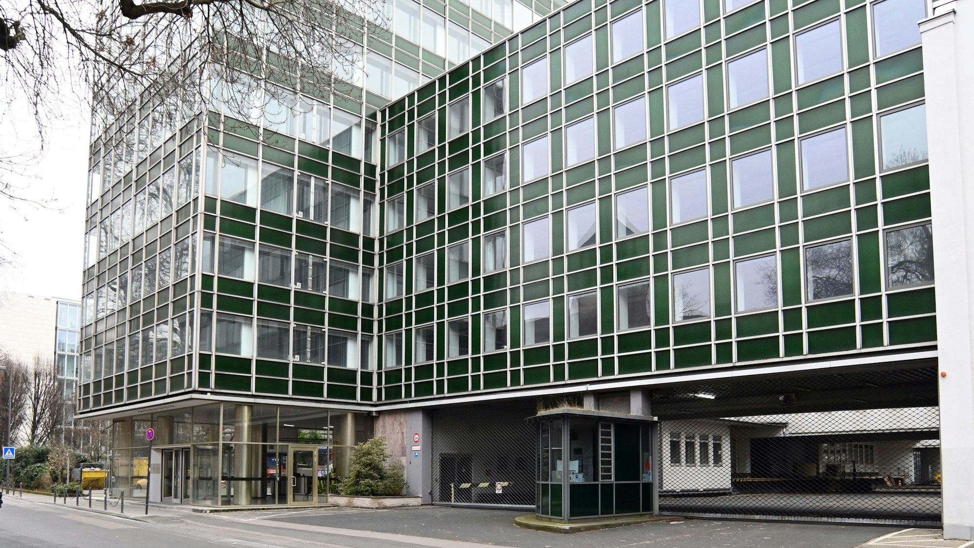 Kein Thema mehr: Die frühere Kaufhof-Zentrale an der Leonhard-Tietz-Straße kommt nicht mehr als Interimsstandort infrage.