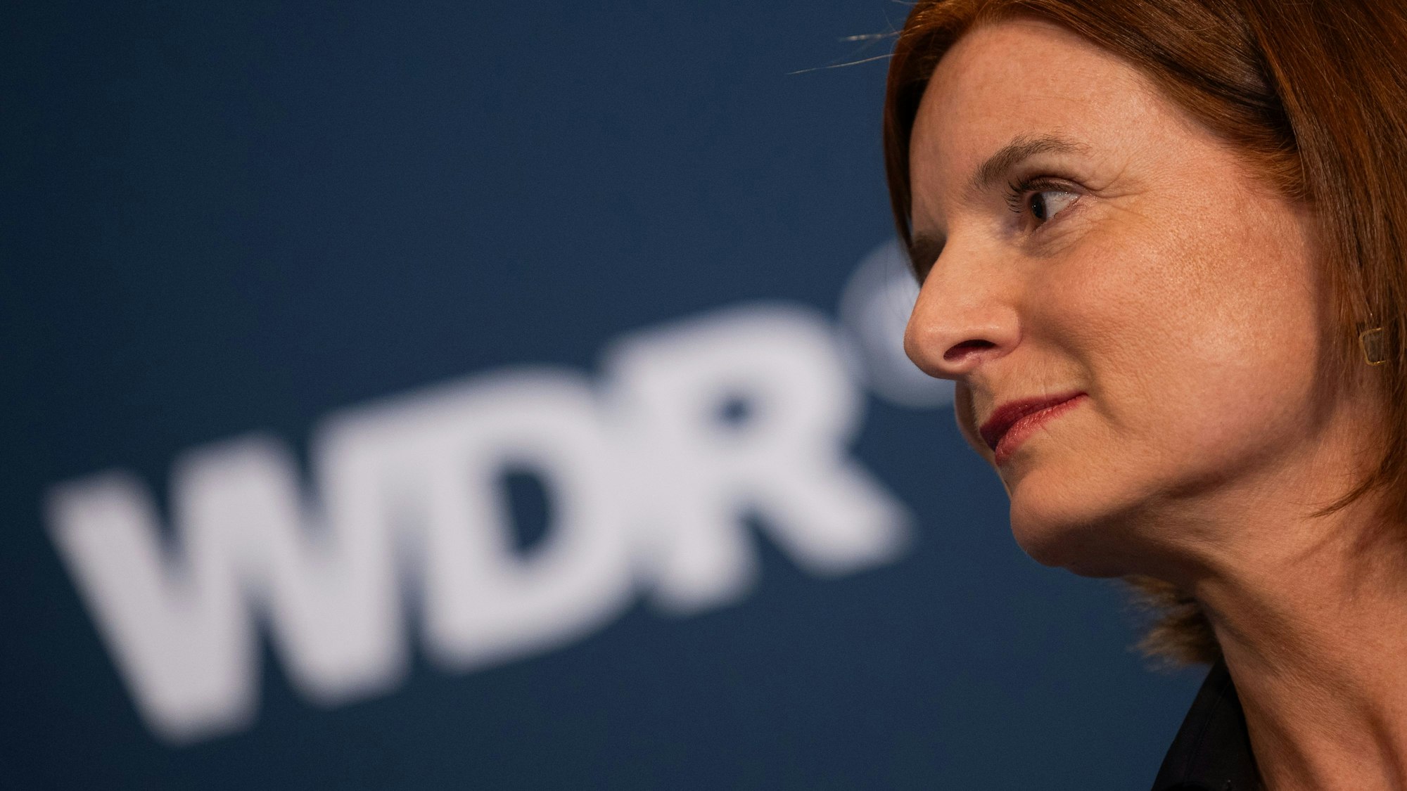 Katrin Vernau, Verwaltungsdirektorin des WDR und neue Intendantin des Westdeutschen Rundfunks (WDR), steht nach ihrer Wahl im Gürzenich.