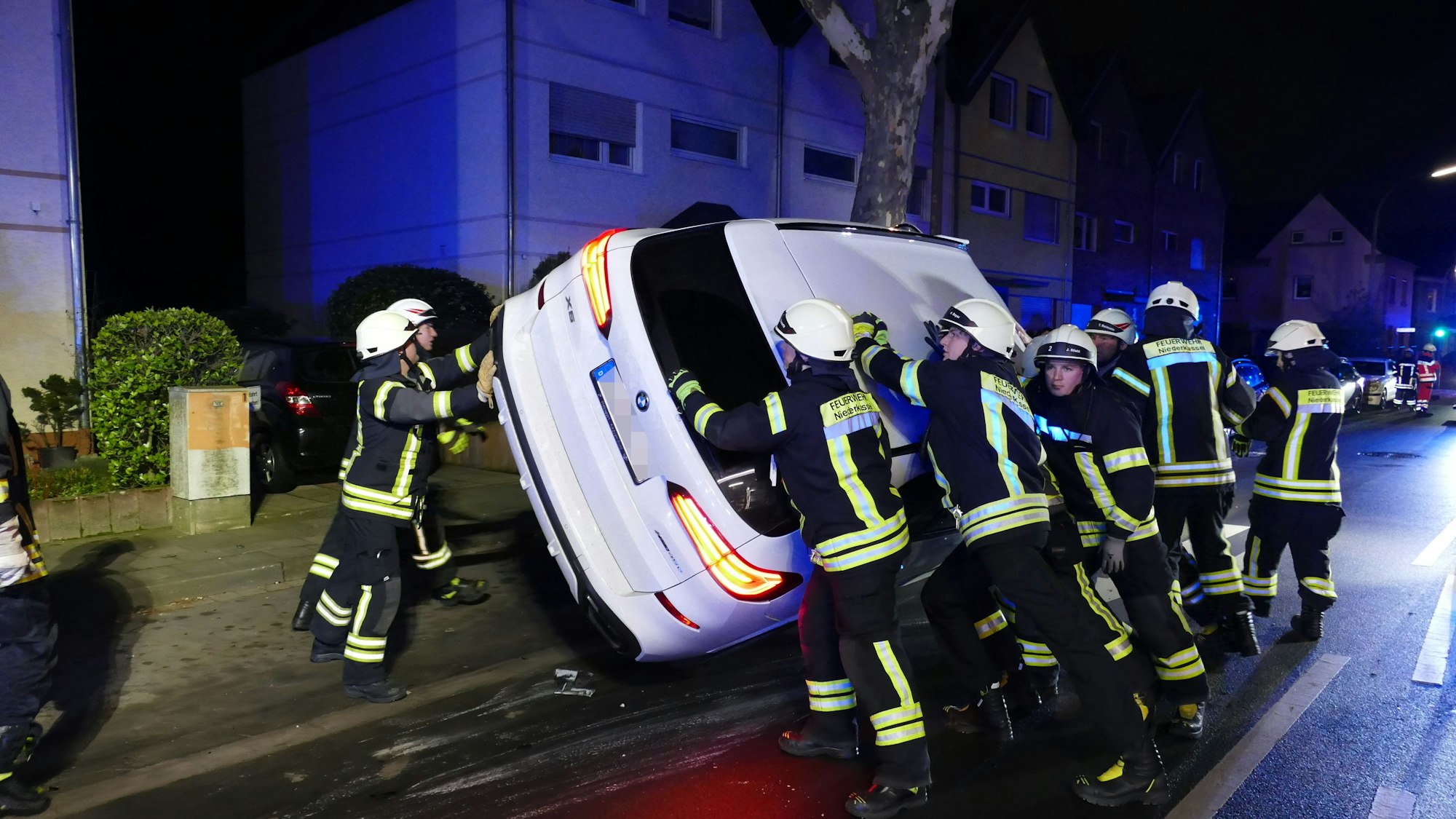 Feuerwehrleute im Einsatz.