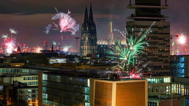31.12.2024
Köln:
Silvester am Dom
Foto vom Dach des Hotel Wasserturm
Foto: Martina Goyert