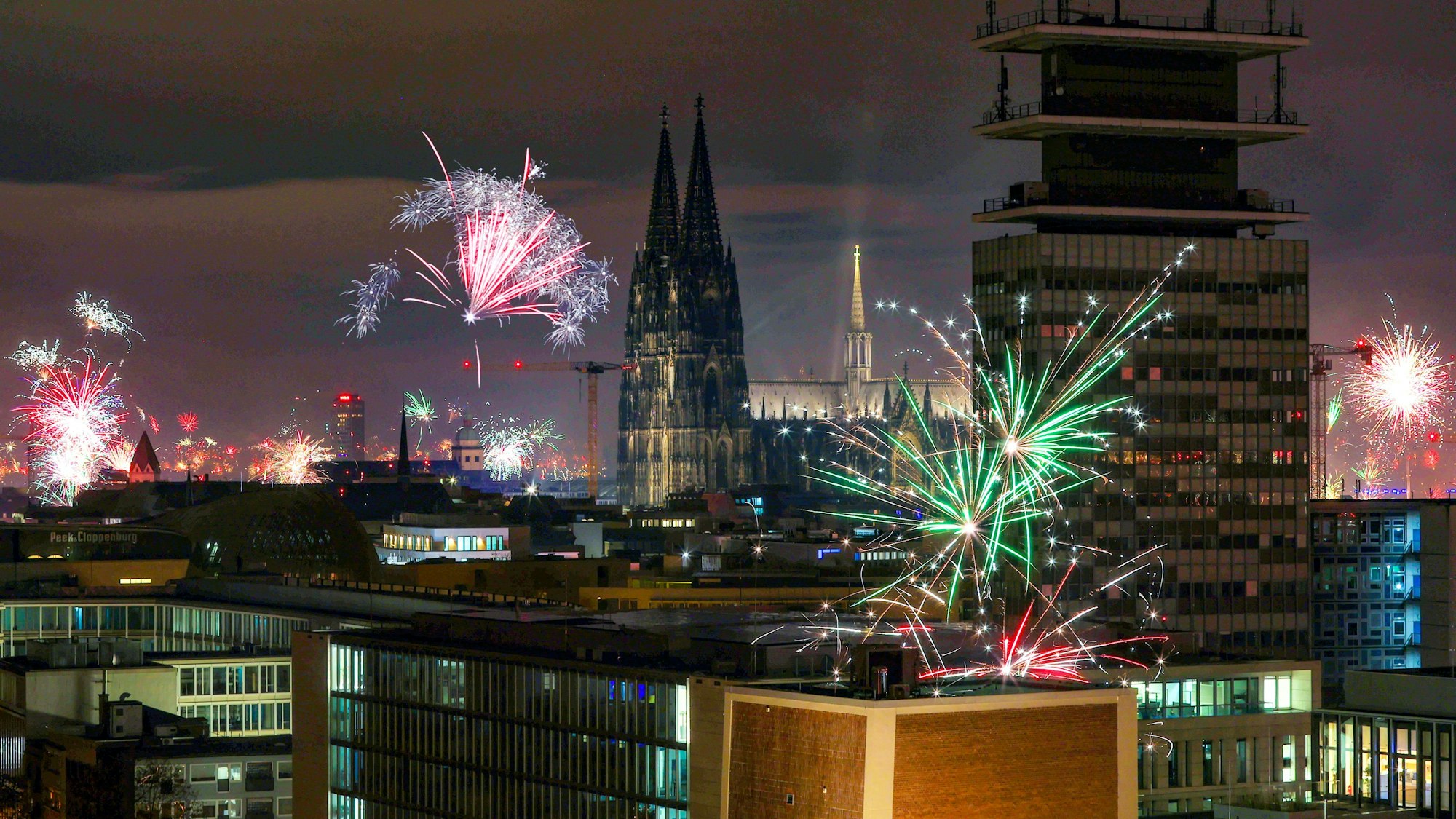 Das Bild zeigt den Jahreswechsel in Köln 2024/2025. (Archivbild)
