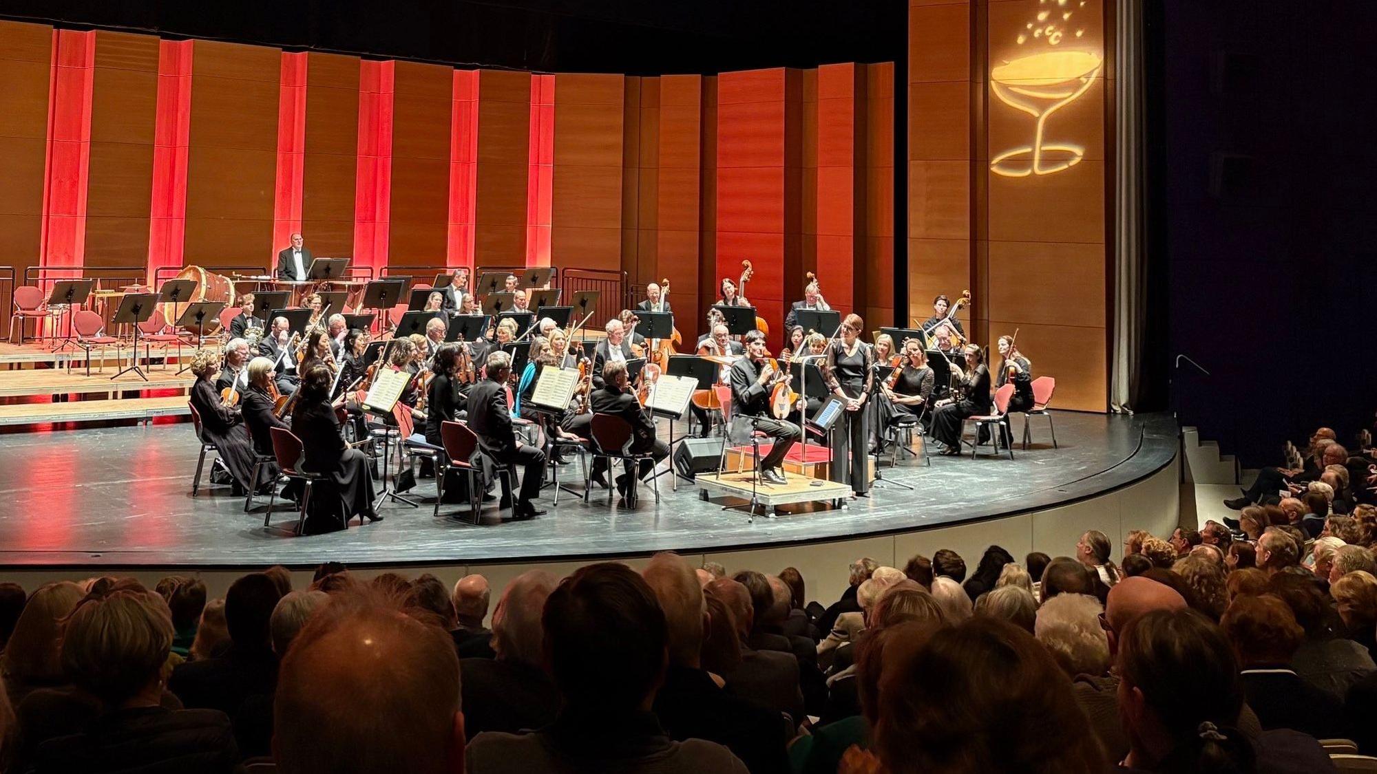 Die Bayer Philharmoniker geben, wie hier 2024, wieder ein Silvesterkonzert.