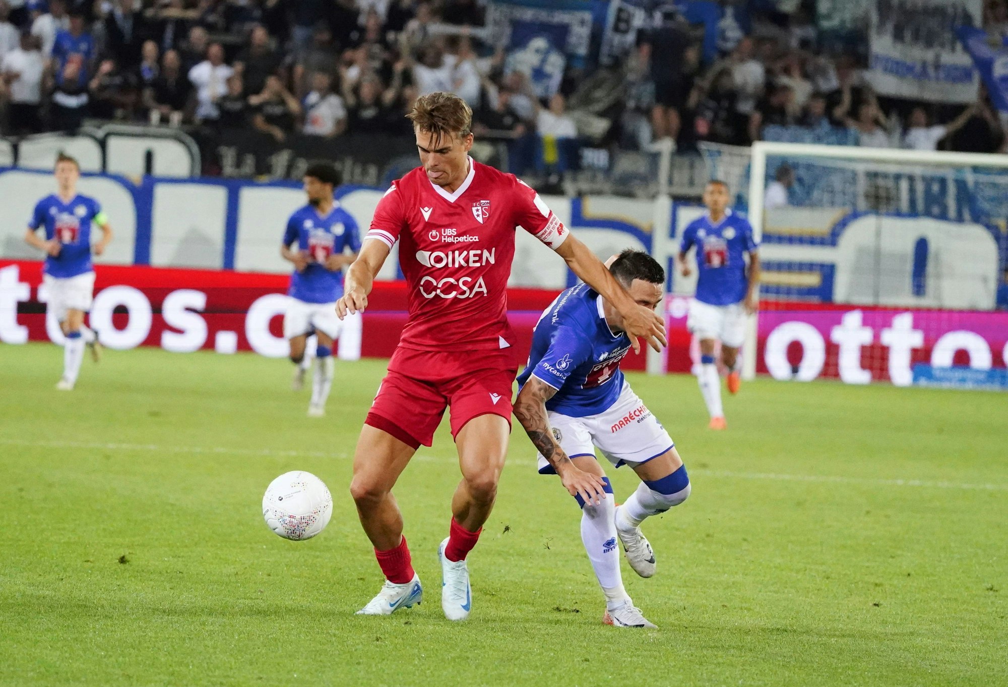 Anton Geisser 03.08.2024 Fussball Herren Super League Saison 2024/2025 FC Luzern - FC Sion 1:0 Bild : Joel Schmied FC Sion Aktion Zweikampf *** Anton Geisser 03 08 2024 Football Mens Super League Season 2024 2025 FC Luzern FC Sion 1 0 Picture Joel Schmied FC Sion action duel