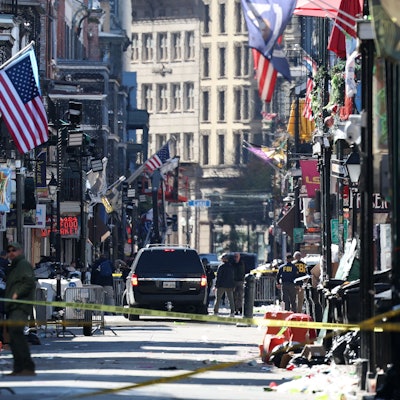 Der Täter fuhr mit einem Wagen in eine Menschenmenge in New Orleans und tötete mindestens 15 Personen.