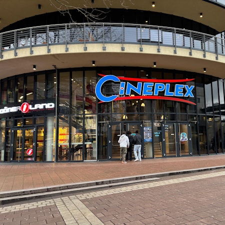 Der Eingang des Siegburger Cineplex am Bahnhof