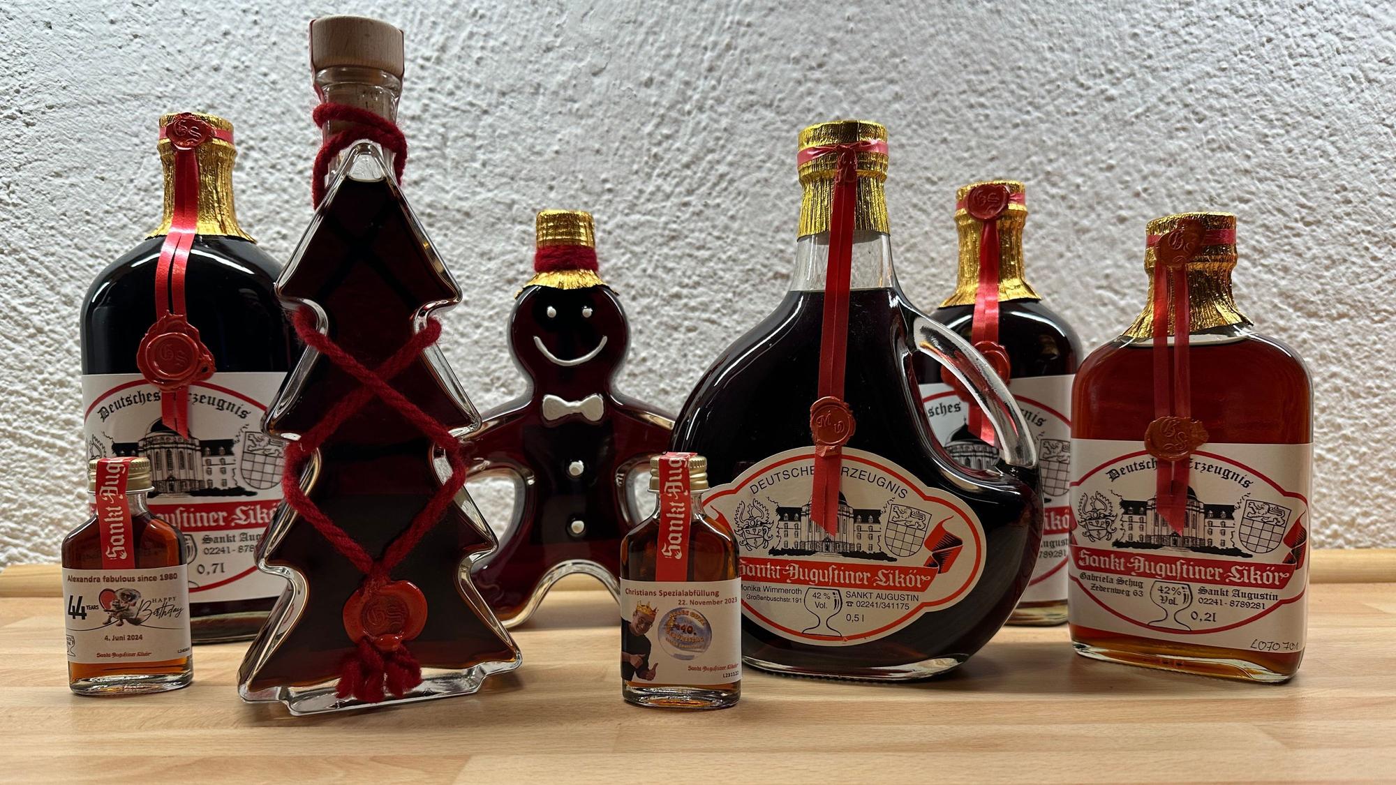 Den Sankt Augustiner Likör gibt es in unterschiedlichen Flaschenformen.