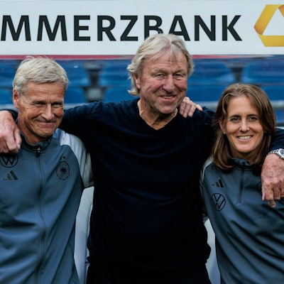 UEFA WOMENS EURO 2025 Qualifier: Deutschland - Österreich 16.07.2024 Thomas Nörenberg Deutschland, Co-Trainer, Horst Hrubesch Deutschland, Trainer und Britta Carlson Deutschland, Co-Trainerin vor ihrem letzten Heimspiel mit der deutschen Nationalmannschaft UEFA WOMENS EURO 2025 Qualifier: Deutschland - Österreich Heinz-Von-Heiden-Arena, Hannover am 16.07.2024 *** UEFA WOMENS EURO 2025 Qualifier Germany Austria 16 07 2024 Thomas Nörenberg Germany, co-coach , Horst Hrubesch Germany, coach and Britta Carlson Germany, co-coach before their last home match with the German national team UEFA WOMENS EURO 2025 Qualifier Germany Austria Heinz Von Heiden Arena, Hannover on 16 07 2024 Copyright: xBEAUTIFULxSPORTS/Wunderlx