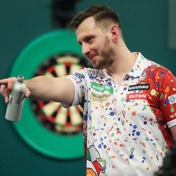 Dartspieler Florian Hempel im Aktion.