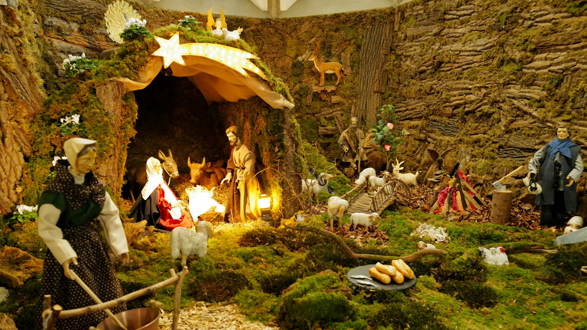 Detrailansicht der Krippe in der Wallfahrtskirche zur Schmerzhaften Mutter Gottes in Hennef-Bödingen