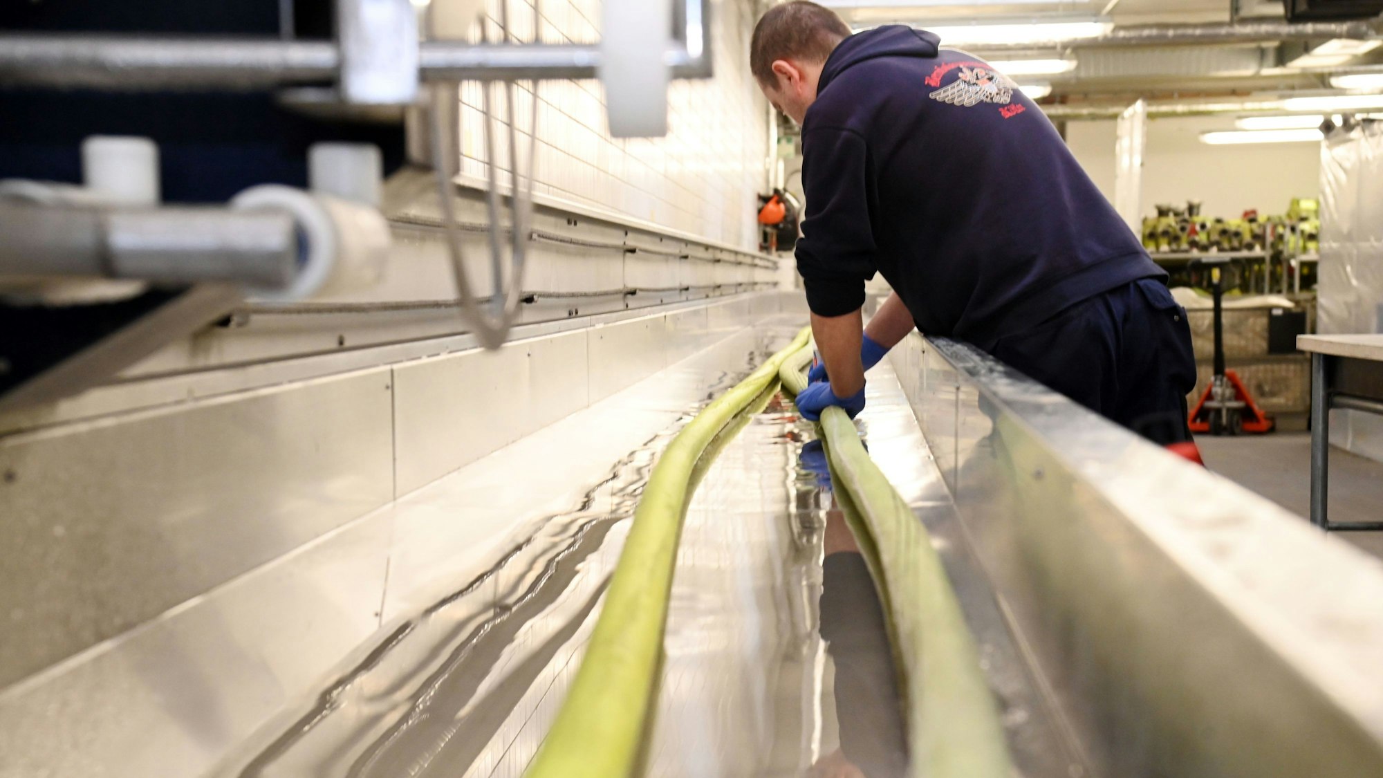 In der Schlauchwerkstatt werden die Schläuche gewartet, gereinigt und bei Bedarf geflickt.