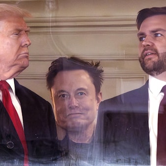 Der designierte US-Präsident Donald Trump zusammen mit seinem Berater Elon Musk und dem kommenden Vizepräsidenten J.D. Vance. (Archivbild)