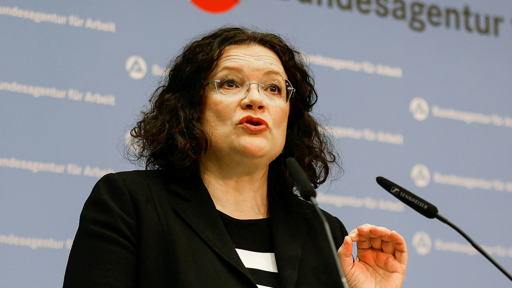 ARCHIV - 03.01.2023, Bayern, Nürnberg: Andrea Nahles, Vorstandsvorsitzende der Bundesagentur für Arbeit (BA), spricht zur Lage auf dem deutschen Arbeitsmarkt. (zu dpa: «Winterpause macht sich am Arbeitsmarkt bemerkbar») Foto: Daniel Löb/dpa +++ dpa-Bildfunk +++