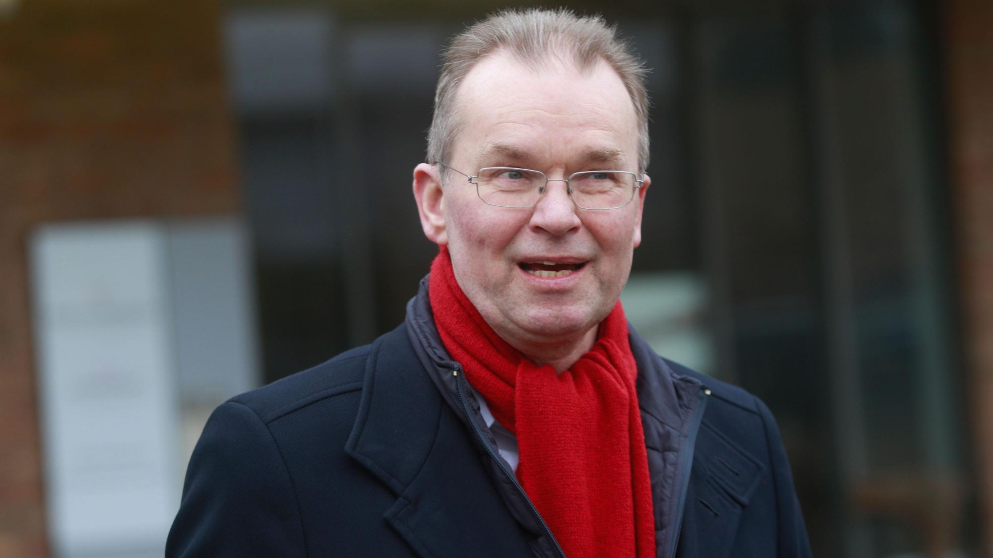 04.03.2024, Köln: An St. Barbara im Kartäuserkloster sind im Rahmen der Bauarbeiten vom Campus Kartause archäologischen Ausgrabungen endeckt wurden. Stadtsuperintendent Dr. Bernhard Seiger bei der Vorstellung der Fundstücke. Foto: Arton Krasniqi