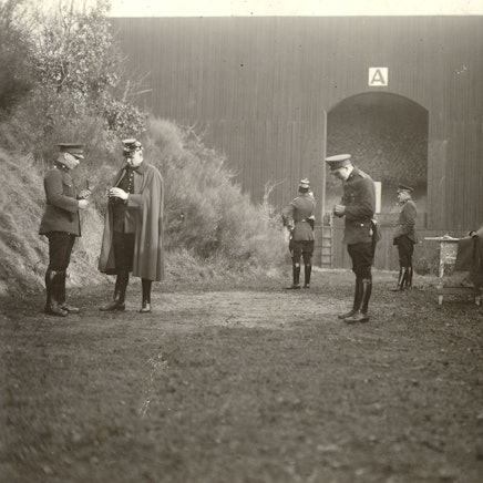 Beamte der Kölner Luftpolizei bei Schießübungen auf der Schießanlage am Kalkweg in Dünnwald, ca. 1930