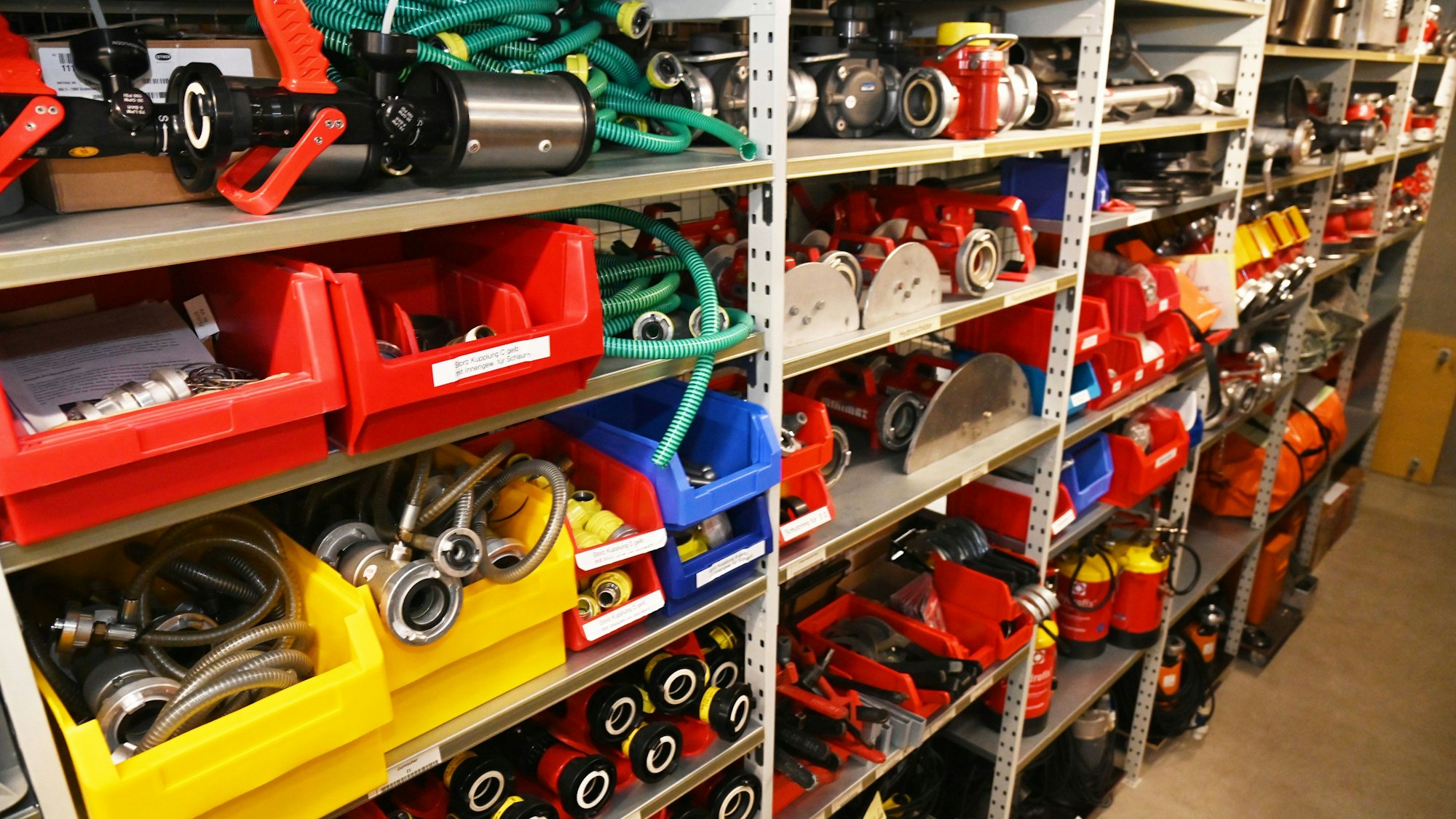 Im Gerätelager findet sich alles, was das Herz eines Baumarkt-Kunden begehrt – und noch viel mehr.