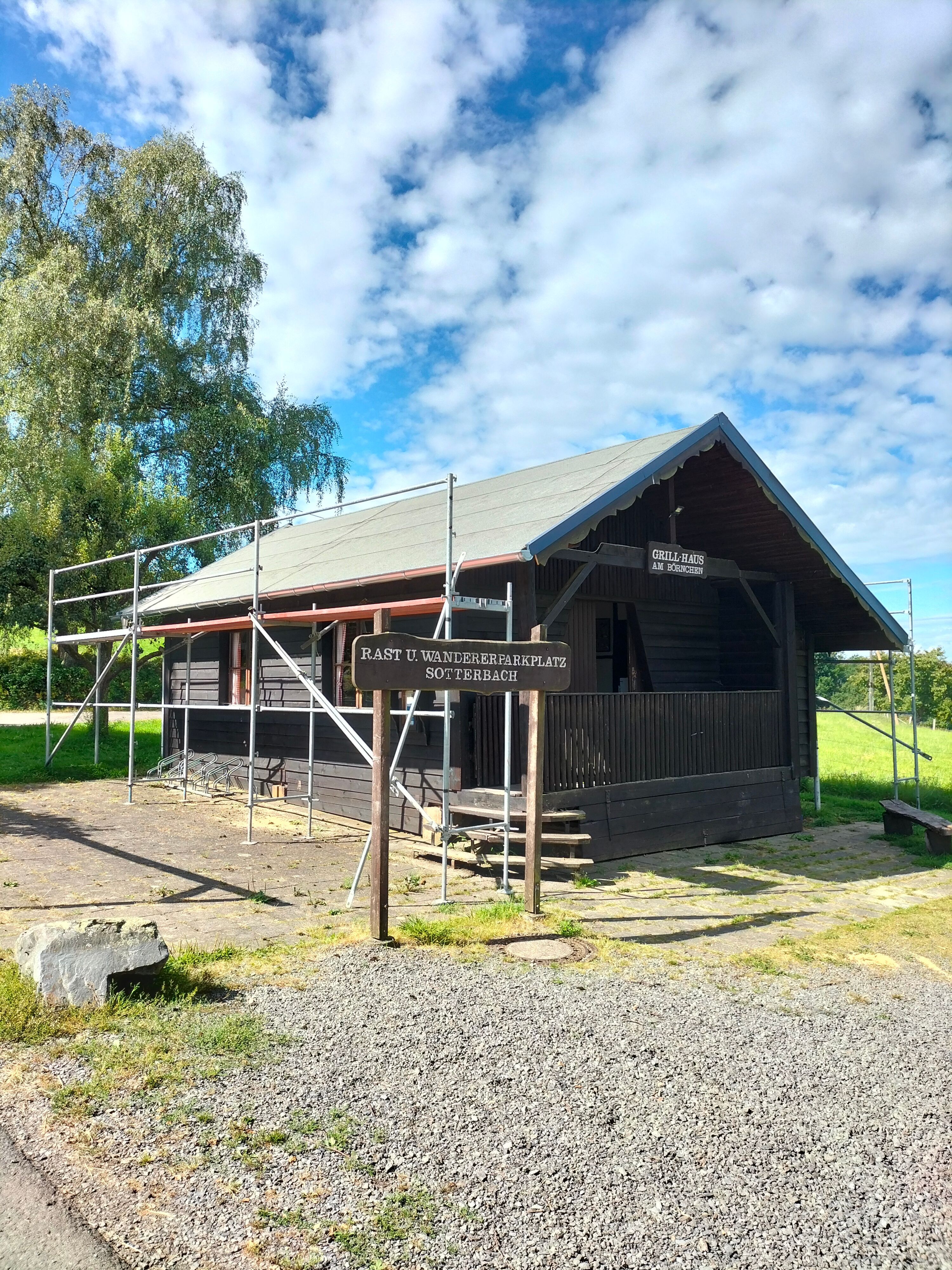 Dachsanierung des Dorfhauses in Reichshof-Sotterbach.