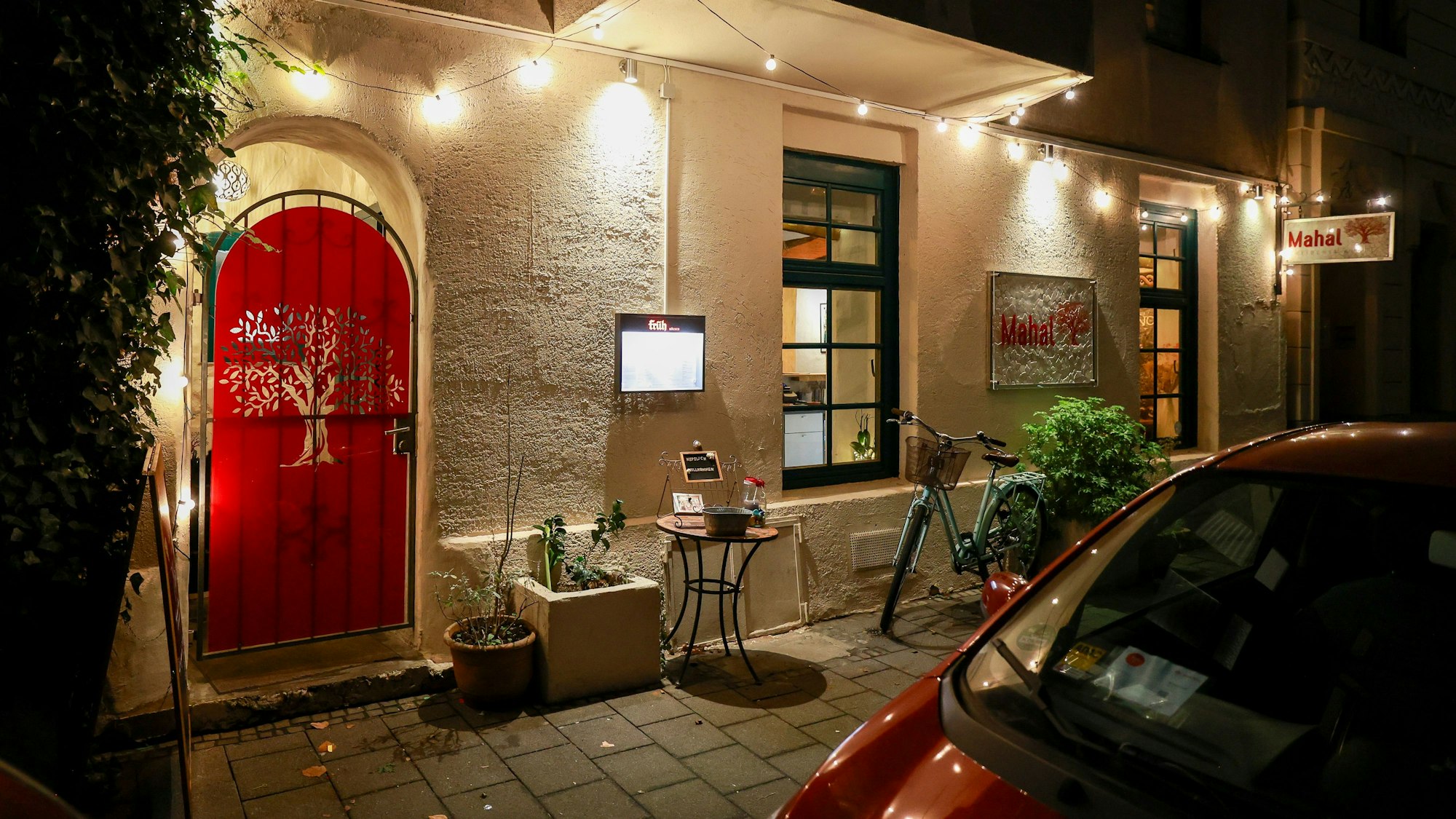 02.01.2025, Köln: Das Restaurant „Mahal“ für die Serie „Henns Geschmacksache“