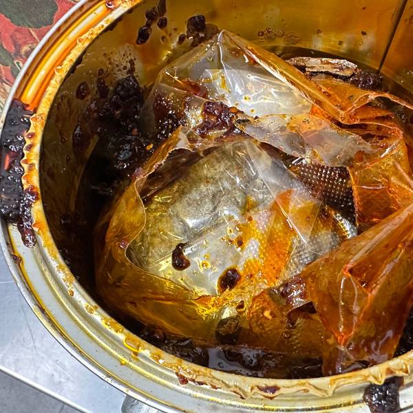 In den Dosen hat der Kölner Zoll insgesamt mehrere Kilogramm Drogen gefunden.