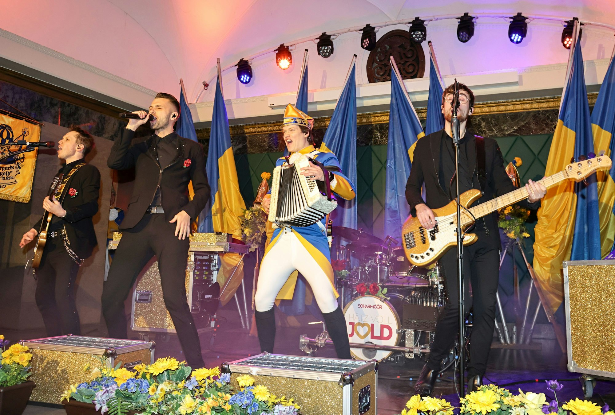 Die Newcomer-Band Scharmöör hat mit Peter Paffen (Akkordeon) und Tim Lachmayer (Schlagzeug) nun gleich zwei Bürgergardisten.