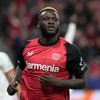 Leverkusen's Victor Boniface celebrates after scoring his side's opening goal during the Champions League soccer match between Bayer Leverkusen and AC Milan at the BayArena in Leverkusen, Germany, Tuesday, Oct.1, 2024. (AP Photo/Michael Probst)