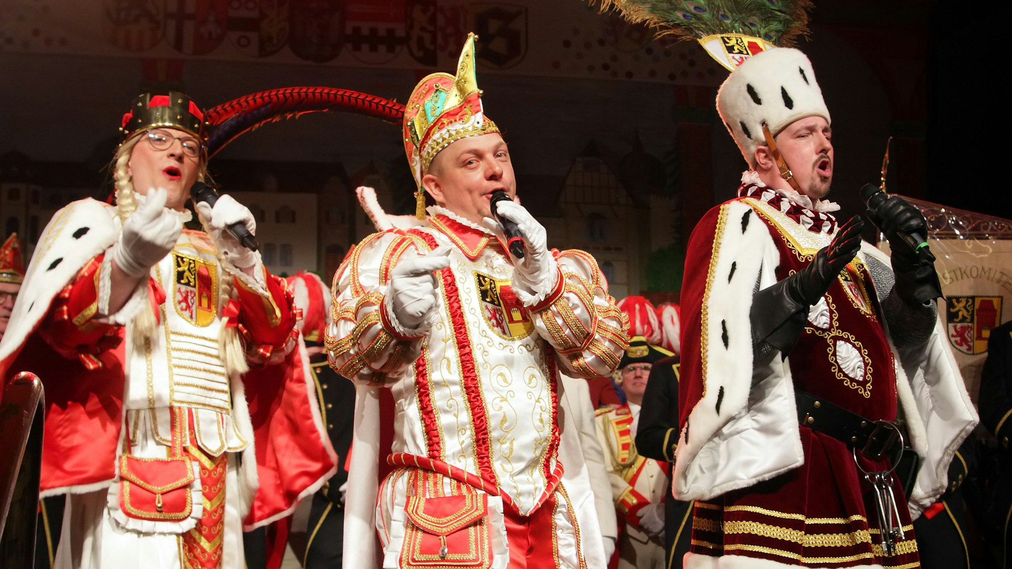 Das Foto zeigt das Trifolium auf der Bühne.