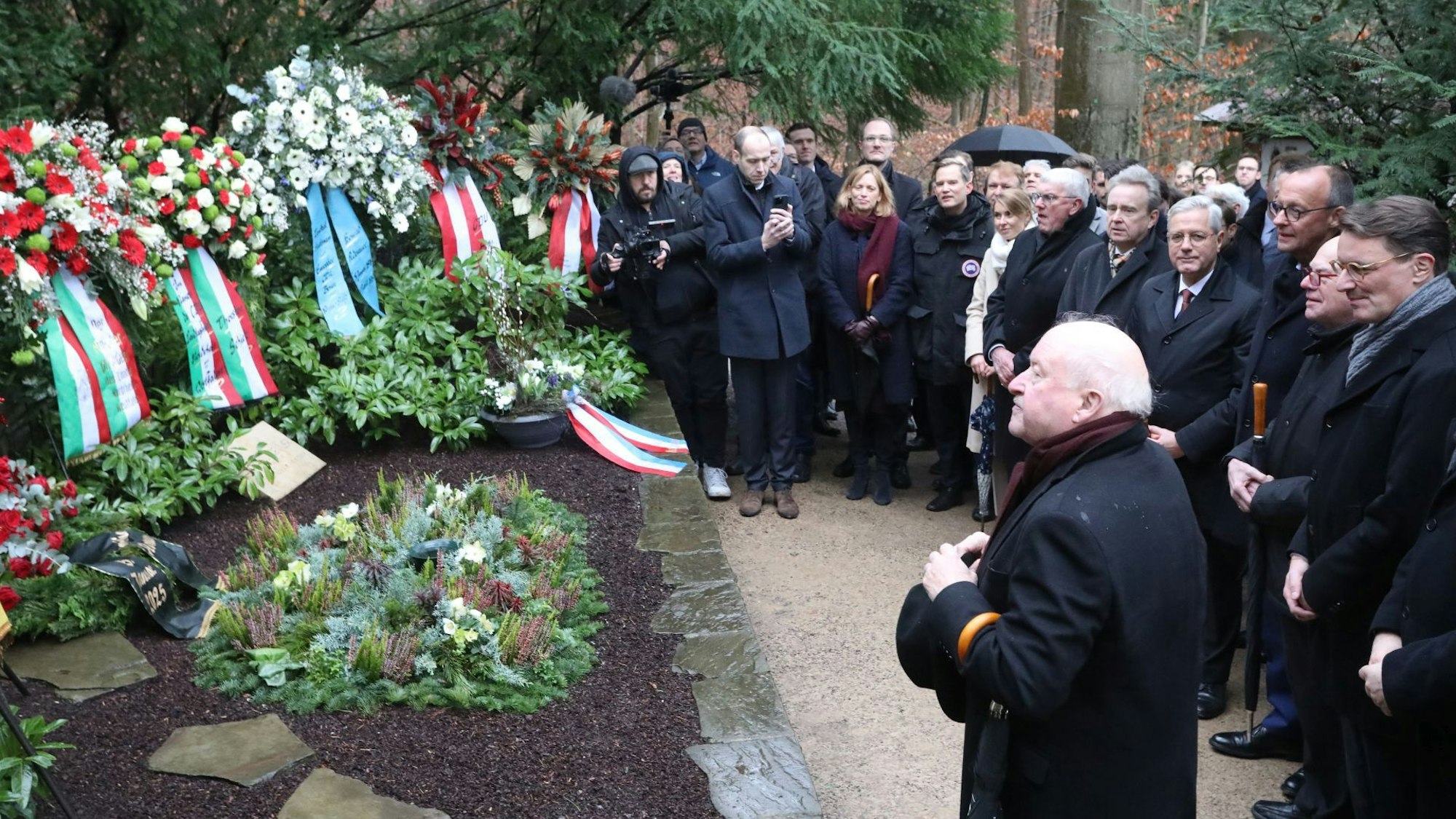 Zum Geburtstag von Konrad Adenauer fand die traditionelle Kranzniederlegung auf dem Rhöndorfer Waldfriedhof statt.