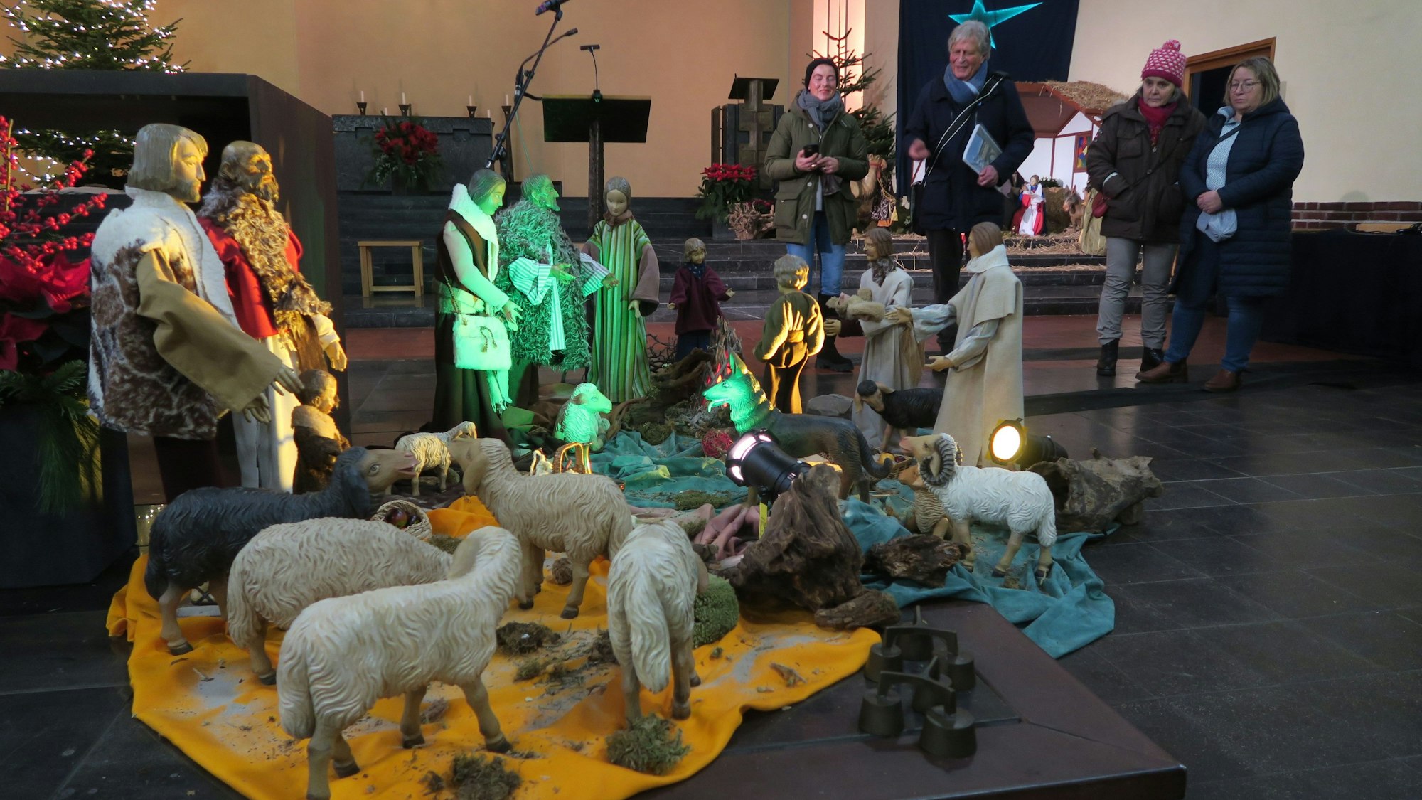 Blick auf eine Krippe in einer Kirche