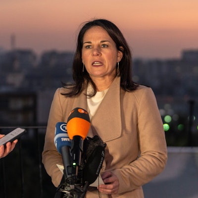 Die deutsche Außenministerin Annalena Baerbock (Bündnis 90/Die Grünen) hält eine Pressekonferenz während eines offiziellen Besuchs in Damaskus.