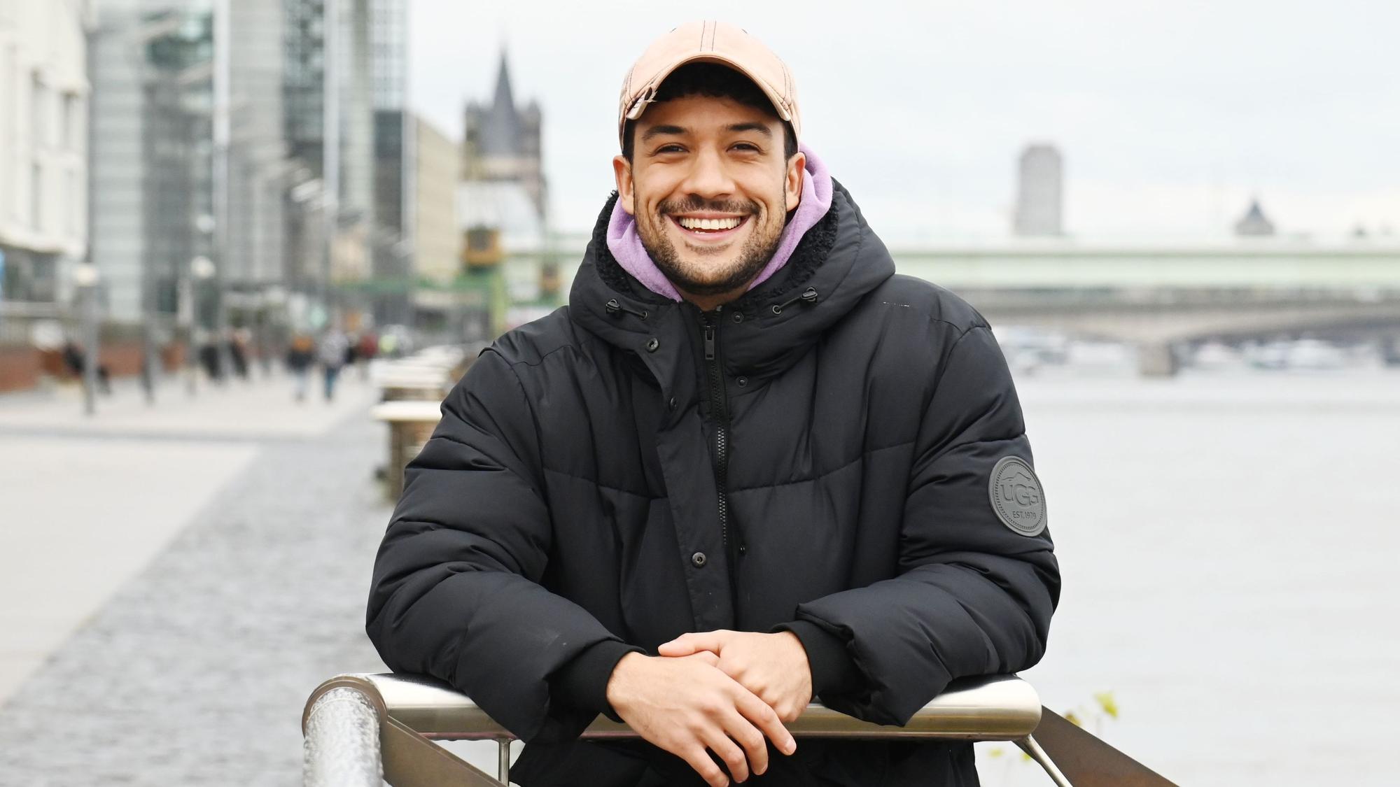 09.12.2024 Köln. Treffen mit Jung-Schauspieler Rojan Juan Barani, der im ersten Pilcher des neuen Jahres zu sehen sein wird. Foto: Alexander Schwaiger